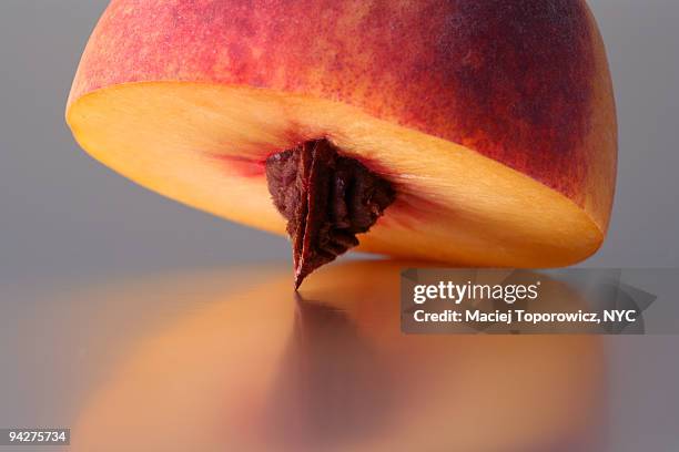 sweet peach - pfirsichkern stock-fotos und bilder