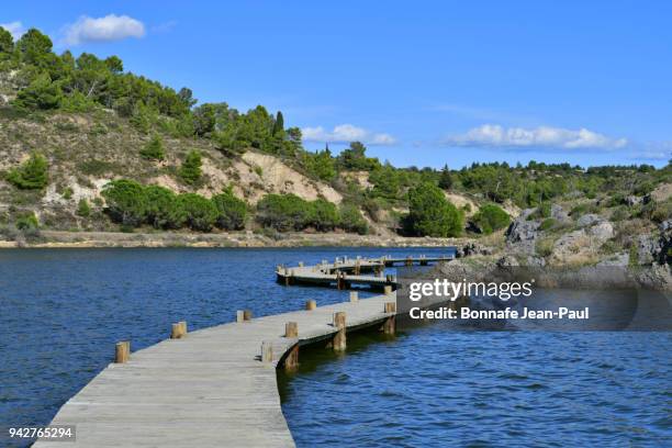 sinuous path of board to peyriac-de-mer - narbonne stock-fotos und bilder