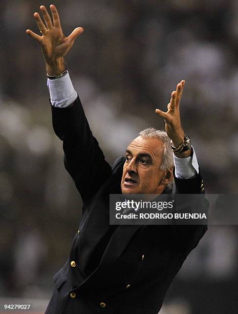 The coach of Ecuador's Liga de Quito, Uruguayan Jorge Fossati, celebrates during the second leg football match of the 2009 Recopa Sudamericana...