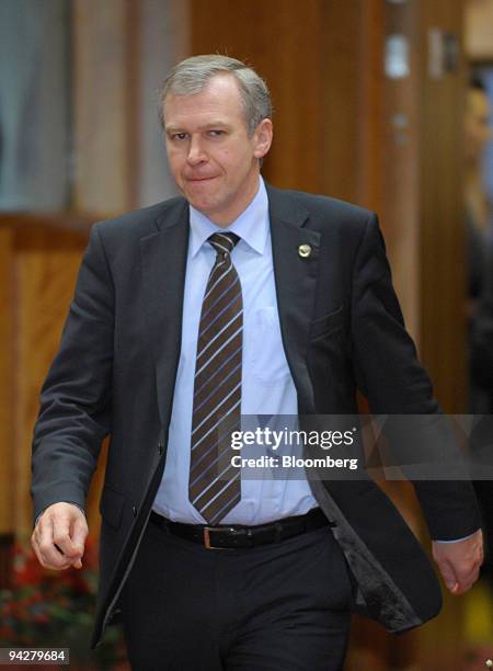 Yves Leterme, Belgium's prime minister, arrives for the meeting of European Union leaders on the second day of the summit at the EU headquarters in...