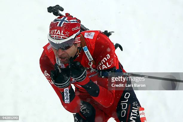 Ole Einar Bjoerndalen of Norway competes during the Men's 10 km Sprint in the IBU Biathlon World Cup on December 11, 2009 in Hochfilzen, Austria.
