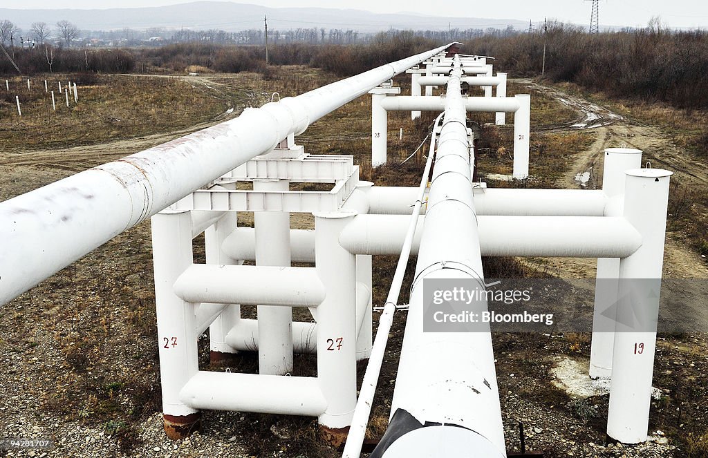 Gas Pipes And Fuel Transit From Russia To Western Europe