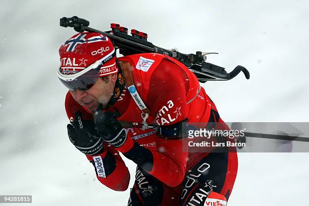 Ole Einar Bjoerndalen of Norway competes during the Men's 10 km Sprint in the IBU Biathlon World Cup on December 11, 2009 in Hochfilzen, Austria.