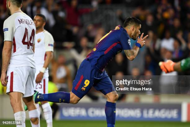 Luis Suarez of Barcelona celebrates scoring his side's fourth goal during the UEFA Champions League Quarter Final First Leg between FC Barcelona adn...