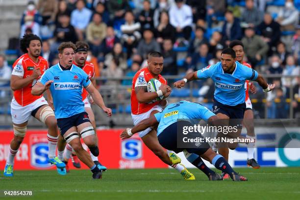 Lomano Lava Lemeki of the Sunwolves takes on Sekope Kepu of the Waratahs during the Super Rugby match between Sunwolves and Waratahs at Prince...