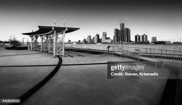 底特律地平線黑白相間 - detroit river 個照片及圖片檔