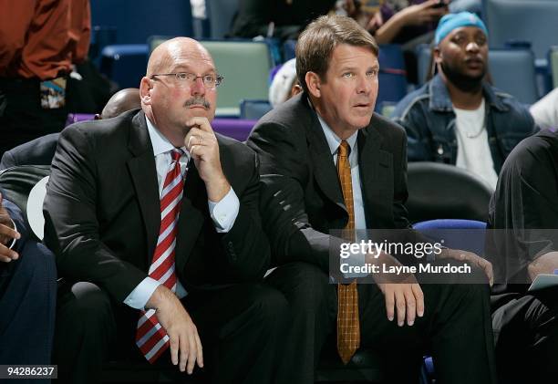 Head coach Jeff Bower and assistant coach Tim Floyd of the New Orleans Hornets look on from the bench during the game against the Sacramento Kings on...