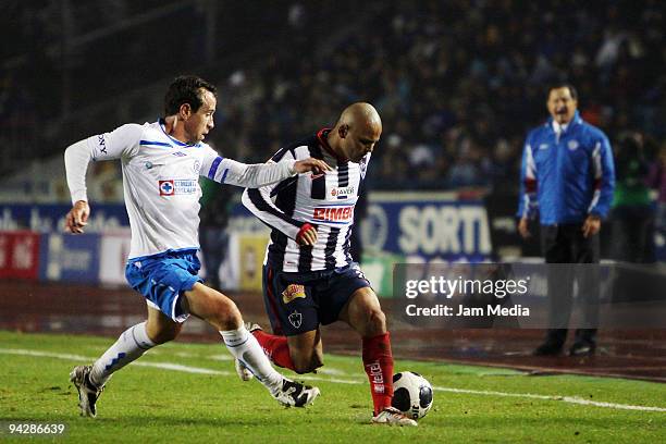 Monterrey's Humberto Suazo vies for the ball with Cruz Azul's Gerardo Torrado during their first leg final match for the 2009 Mexican Apertura at...
