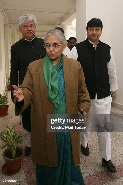 Delhi chief minister Sheila Dixit, Minister Haroon Yusuf, and Asif mohammad khan going to attend Delhi vidhan sabha session on Wednesday.