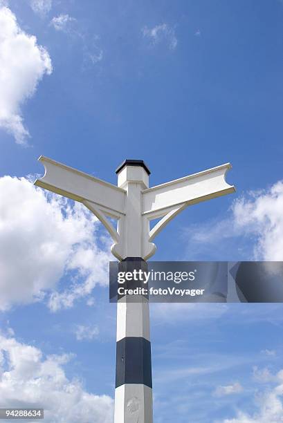 blank wooden signpost - fotohandy stock pictures, royalty-free photos & images