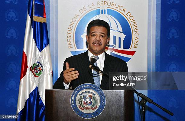 Dominican President Leonel Fernandez, answers questions during a press conference at the presidential palace in Santo Domingo on December 11, 2009....