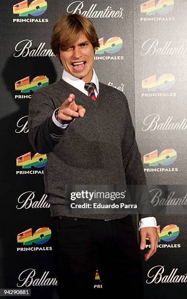 Carlos Baute attends the ''40 Principales Awards'' winners and performers photocall at Sports Palace on December 11, 2009 in Madrid, Spain.