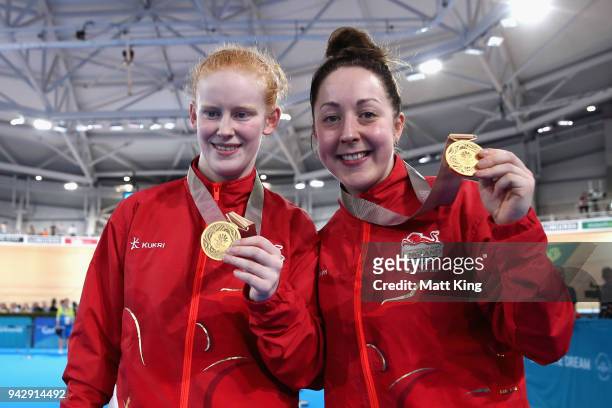 Gold medalists Sophie Thornhill of England and pilot Helen Scott pose during the medal ceremony for the Women's B&VI 1000m Time Trial Final on day...