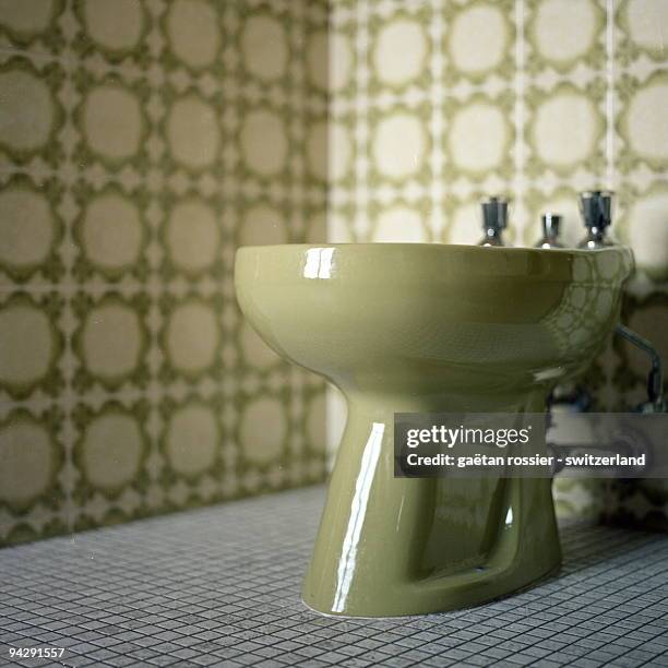 toilettes - toilettes stock pictures, royalty-free photos & images