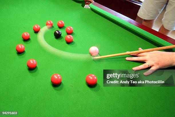 snooker trickshot wizard - swerve stock pictures, royalty-free photos & images