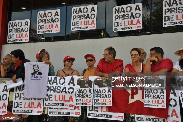 Supporters of former Brazilian president Luiz Inacio Lula da Silva wait outside the metalworkers' union building in Sao Bernardo do Campo, in...