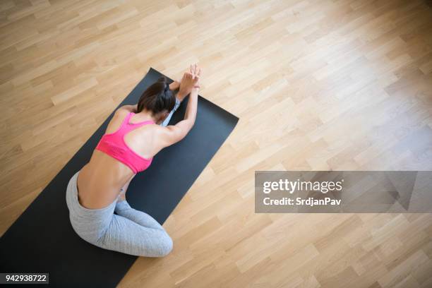 everyday practice of yoga - child yoga elevated view stock pictures, royalty-free photos & images