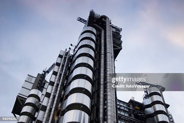 chrome and steel architecture - lloyds of london stockfoto's en -beelden