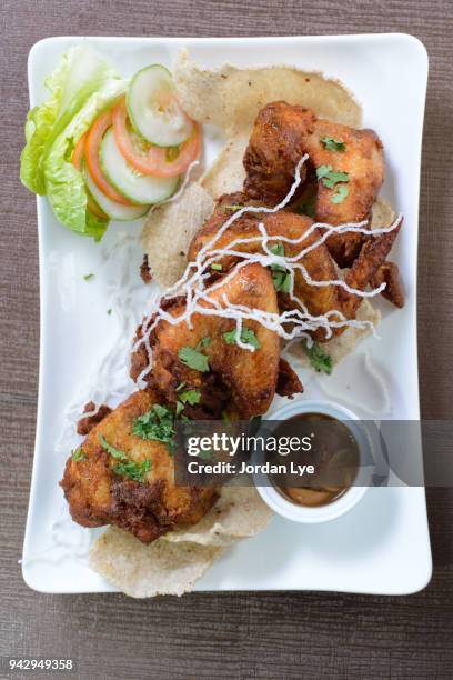 deep fried chicken wings - buffalo chicken lettuce stock pictures, royalty-free photos & images