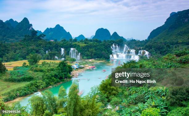 ban gioc/detian waterfall - detian waterfall stock pictures, royalty-free photos & images