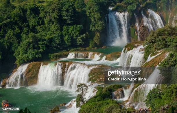 ban gioc/detian waterfall - detian waterfall stock pictures, royalty-free photos & images