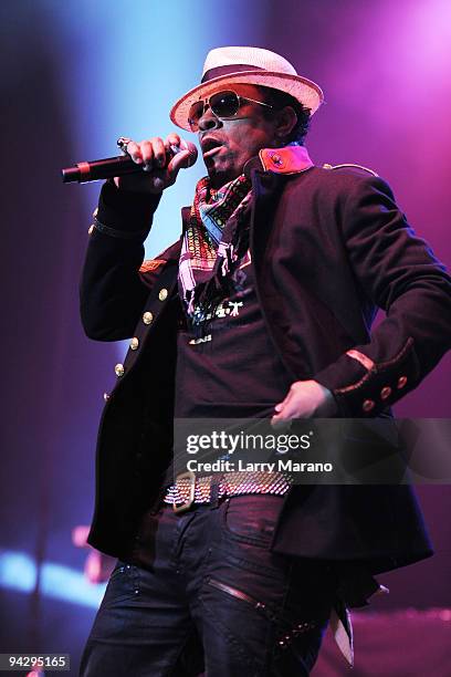 Shaggy performs at Hard Rock Live! in the Seminole Hard Rock Hotel & Casino on December 11, 2009 in Hollywood, Florida.