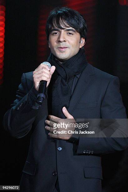 Luis Fonsi sings on stage during the Nobel Peace Prize Concert at Oslo Spektrum on December 11, 2009 in Oslo, Norway. Tonight's Nobel Peace Prize...