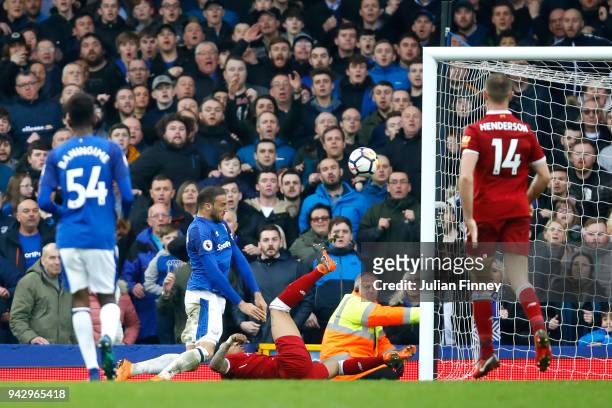 Cenk Tosun of Everton shoots and misses during the Premier League match between Everton and Liverpool at Goodison Park on April 7, 2018 in Liverpool,...