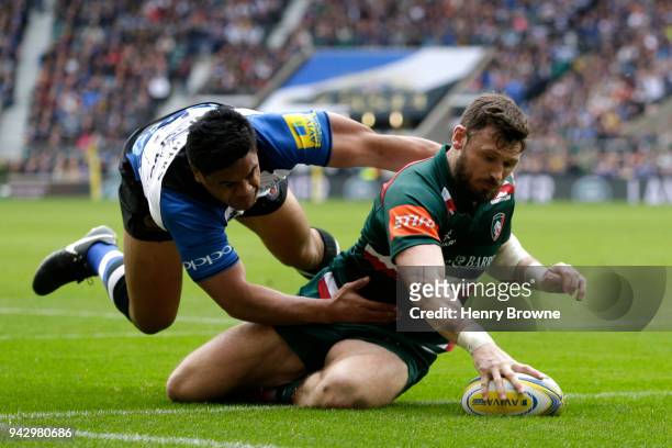 Adam Thompstone of Leicester Tigers touches down for the first try past Ben Tapuai of Bath Rugby during the Aviva Premiership match between Bath...