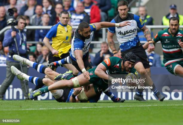 Sione Kalamafoni of Leicester Tigers scores a try during the Aviva Premiership match between Bath Rugby and Leicester Tigers at Twickenham Stadium on...