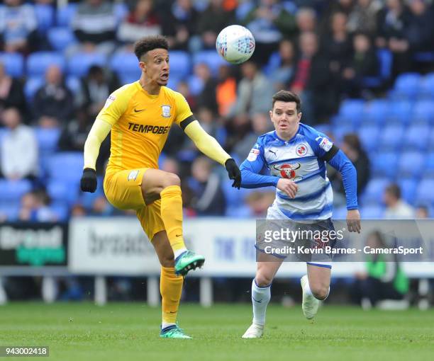 Preston North End's Callum Robinson under pressure from Reading's Liam Kelly during the Sky Bet Championship match between Reading and Preston North...