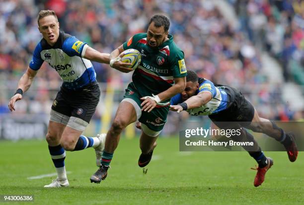 Telusa Veainu of Leicester Tigers runs in to score a try during the Aviva Premiership match between Bath Rugby and Leicester Tigers at Twickenham...