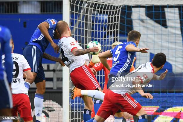 Naldo of Schalke scores a goal to make it 0:1 during the Bundesliga match between Hamburger SV and FC Schalke 04 at Volksparkstadion on April 7, 2018...