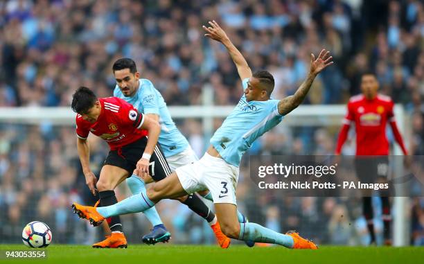 Manchester United's Alexis Sanchez and Manchester City's Danilo battle for the ball during the Premier League match at the Etihad Stadium, Manchester.