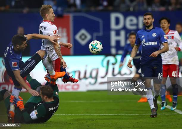 Lewis Holtby of Hamburg scores a goal to make it 2:1 during the Bundesliga match between Hamburger SV and FC Schalke 04 at Volksparkstadion on April...
