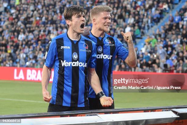 Marten De Roon of Atalanta BC celebrates after scoring a goal from the penalty spot during the serie A match between Spal and Atalanta BC at Stadio...