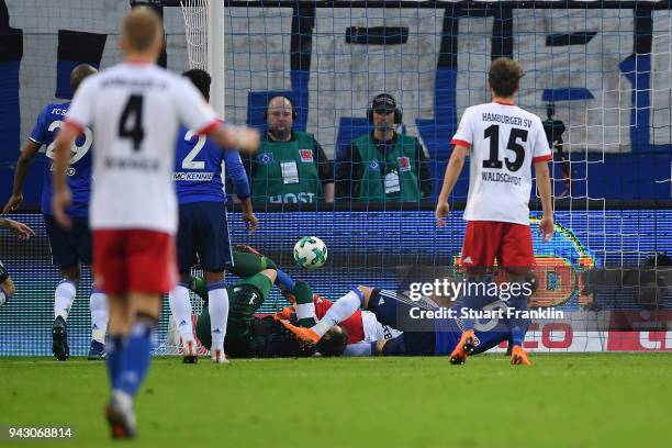 Lewis Holtby of Hamburg scores a goal to make it 2:1 during the Bundesliga match between Hamburger SV and FC Schalke 04 at Volksparkstadion on April...