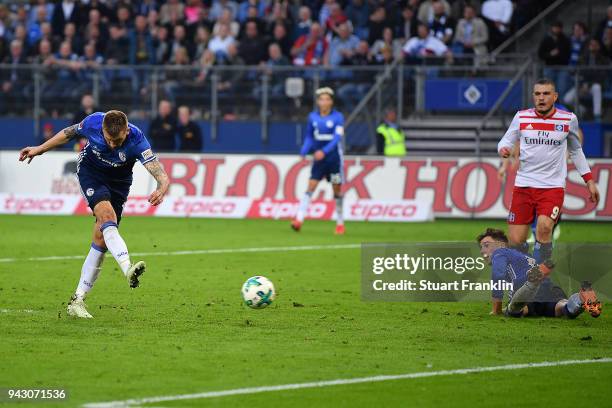 Guido Burgstaller of Schalke scores a goal to make it 2:2 during the Bundesliga match between Hamburger SV and FC Schalke 04 at Volksparkstadion on...