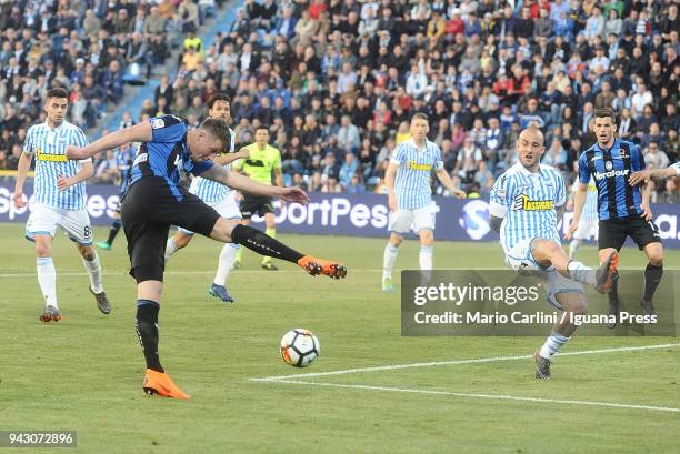 Hans Hateboer of Atalanta BC kicks towards the goal during the serie A match between Spal and Atalanta BC at Stadio Paolo Mazza on April 7, 2018 in...