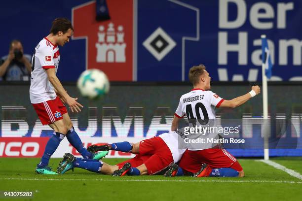 Aaron Hunt of Hamburg celebrates with his team after he scored a goal to make it 3:2 during the Bundesliga match between Hamburger SV and FC Schalke...