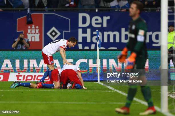 Aaron Hunt of Hamburg celebrates with his team after he scored a goal to make it 3:2 during the Bundesliga match between Hamburger SV and FC Schalke...