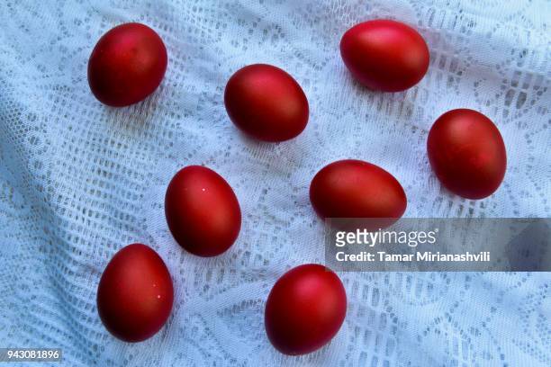 easter red eggs - orthodox easter - tamar of georgia fotografías e imágenes de stock