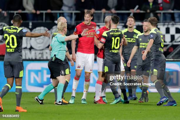 Referee Kevin Blom, Jorrit Hendrix of PSV, Wout Weghorst of AZ Alkmaar, Daniel Schwaab of PSV, Ron Vlaar of AZ Alkmaar during the Dutch Eredivisie...