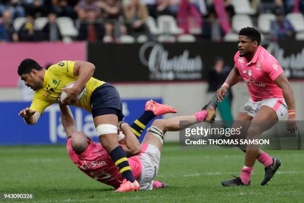Clermont's Fritz Lee is tackled by Stade Francais' Sergio Parisse during the French Top 14 rugby union match between Stade Francais and ASM Clermont...