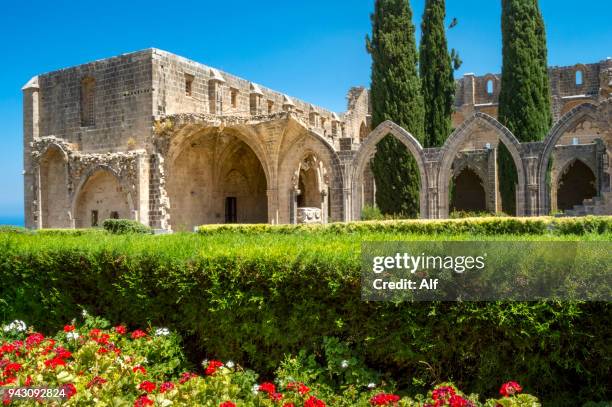 bellapais abbey, kyrenia, turkish-controlled northern cyprus - lancet arch fotografías e imágenes de stock