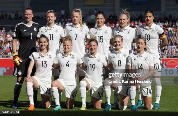 Teamphoto of Germany, back row from left: Goalkeeper Almuth Schult, Alexandra Popp, Lea Schueller, Sara Doorsoun, Kristin Demann, Dszenifer Maroszan...