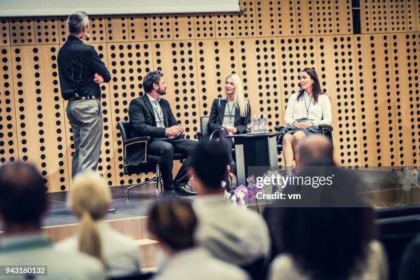 conference round table - round table imagens e fotografias de stock