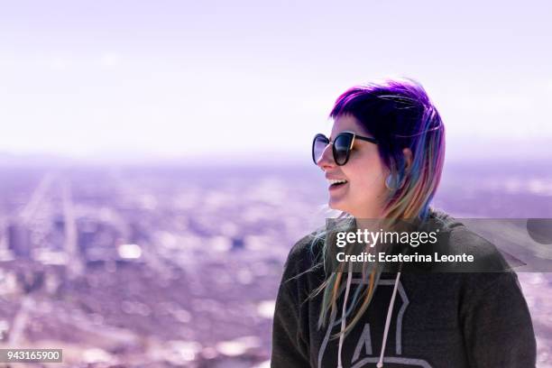 ultra violet portrait - cabello morado fotografías e imágenes de stock