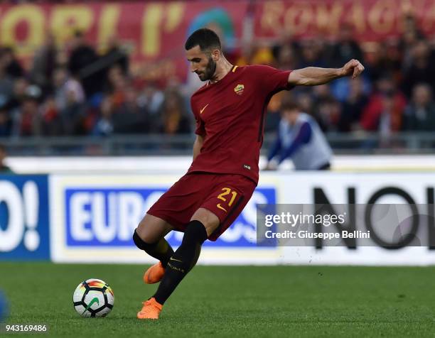 Maxime Gonalons of AS Roma in action during the serie A match between AS Roma and ACF Fiorentina at Stadio Olimpico on April 7, 2018 in Rome, Italy.