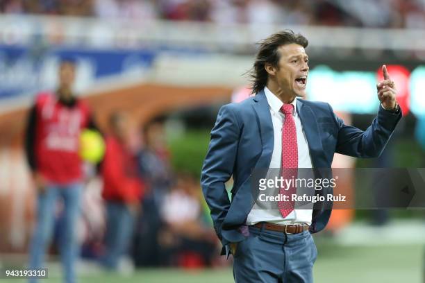Matias Almeyda, coach of Chivas gives instructions to his players during the 14th round match between Chivas and Veracruz as part of the Torneo...
